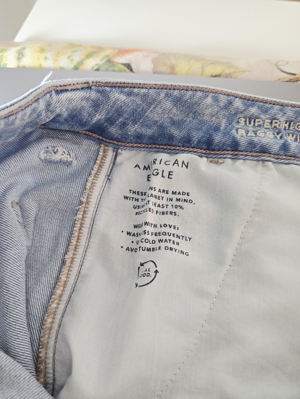 American Eagle High Waist Baggybwide Leg Stretch Light Wash Jeans. Ladies 16 - Picture 16 of 16